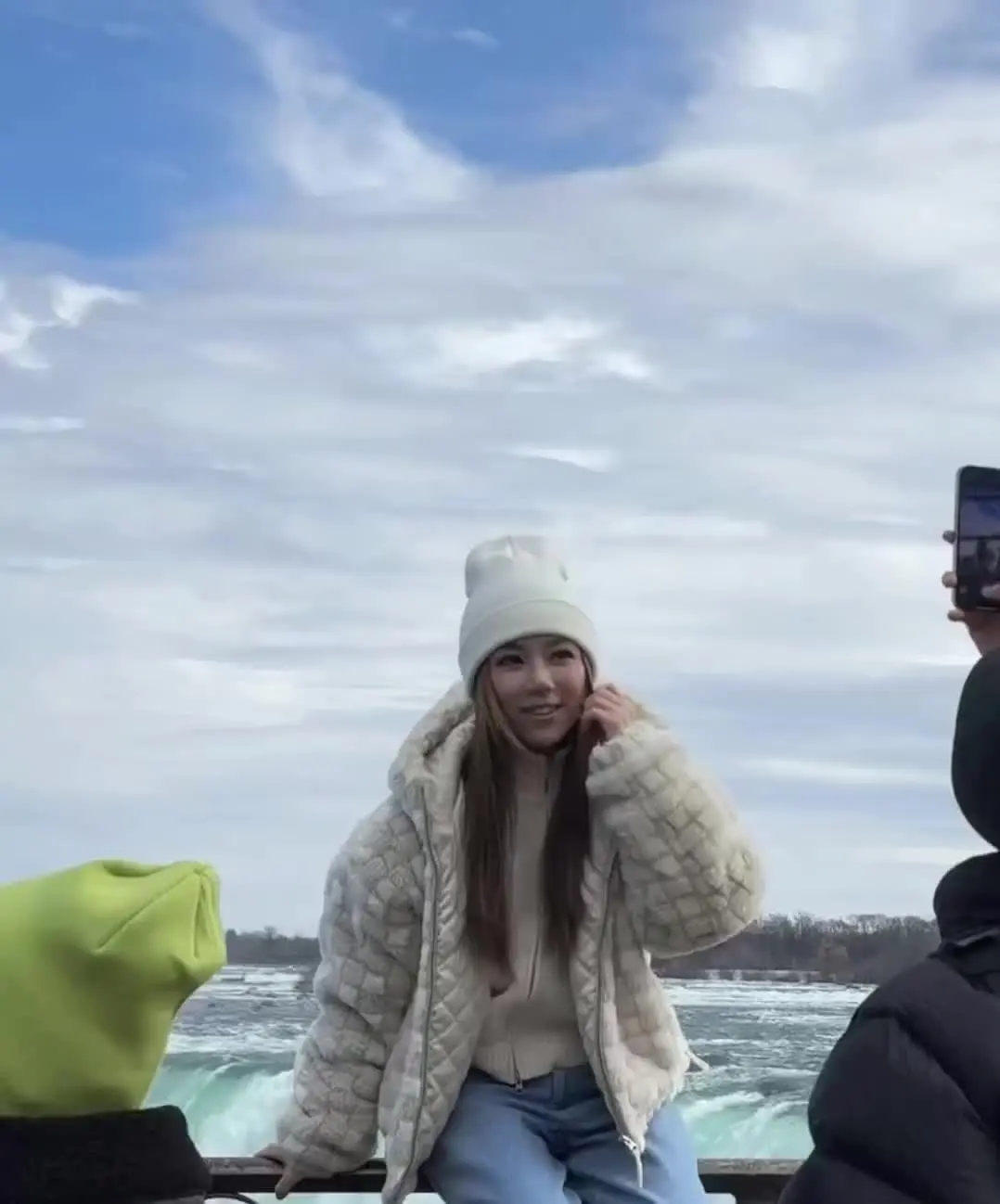 这小孩是一点不怕掉下去啊 邓紫棋巡演日记