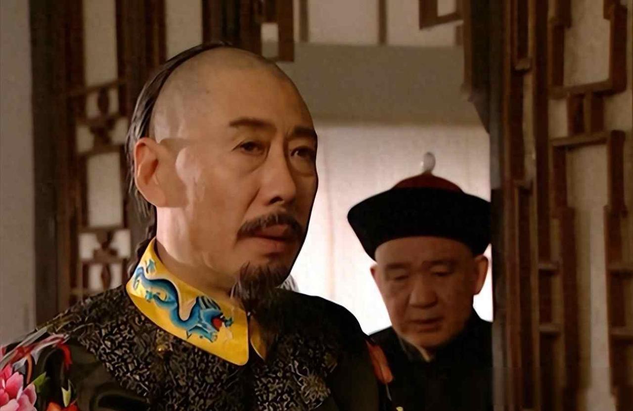 张廷玉被皇帝连贬三级，回家高兴地对儿子说8个字，后来字字应验
清朝当政二百多年，
