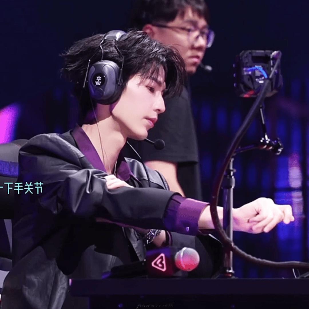 张凌赫无畏契约vlog，电竞男主具象化了