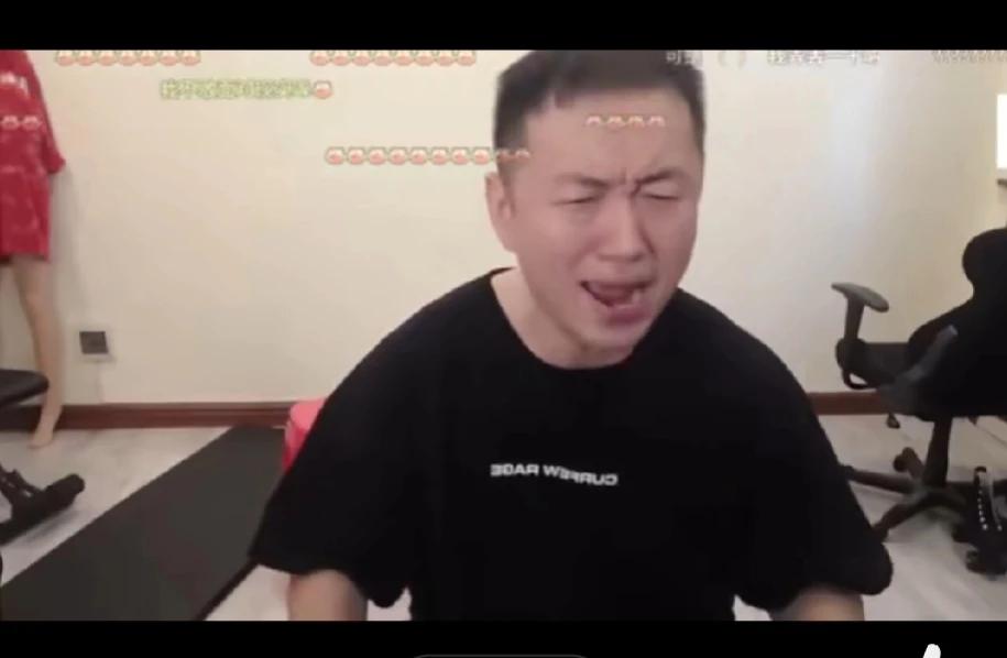 药水哥回应周淑怡和Pgone恋情：没有对错之分，祝福所有选择。”
接着便唱了一首