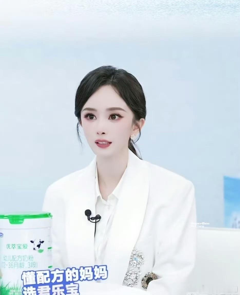 笑🐭了！君乐宝直播间给杨幂调成外星人了👽 明星不需要开滤镜的 给杨幂干成外星