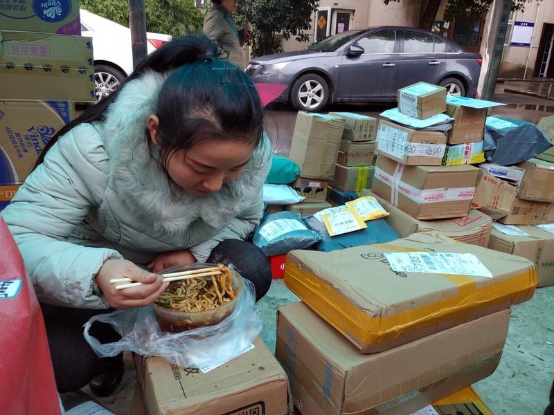 导致那些没有仅退款习惯的人也蠢蠢欲动，也让我们看到了很多丑陋行为。

当然，这都