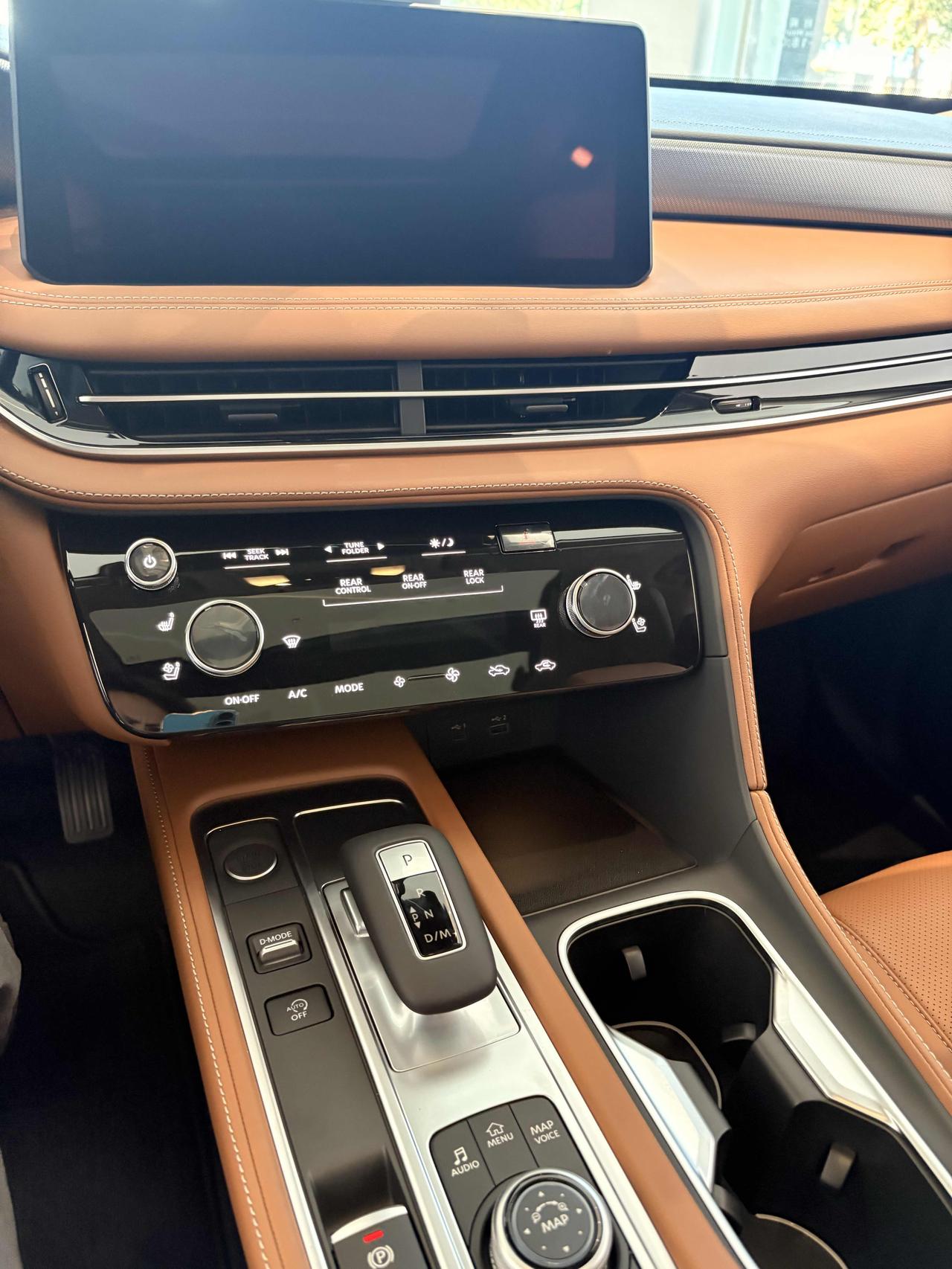 这么漂亮的内饰风格，估计再过几年以后就没有了。

因为现在所有的汽车设计，都向新