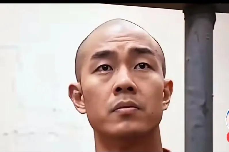 看着现在金昊的表情，后悔了当初的残暴，眼神也没有了曾经的凶狠劲。透露出的是哀伤和