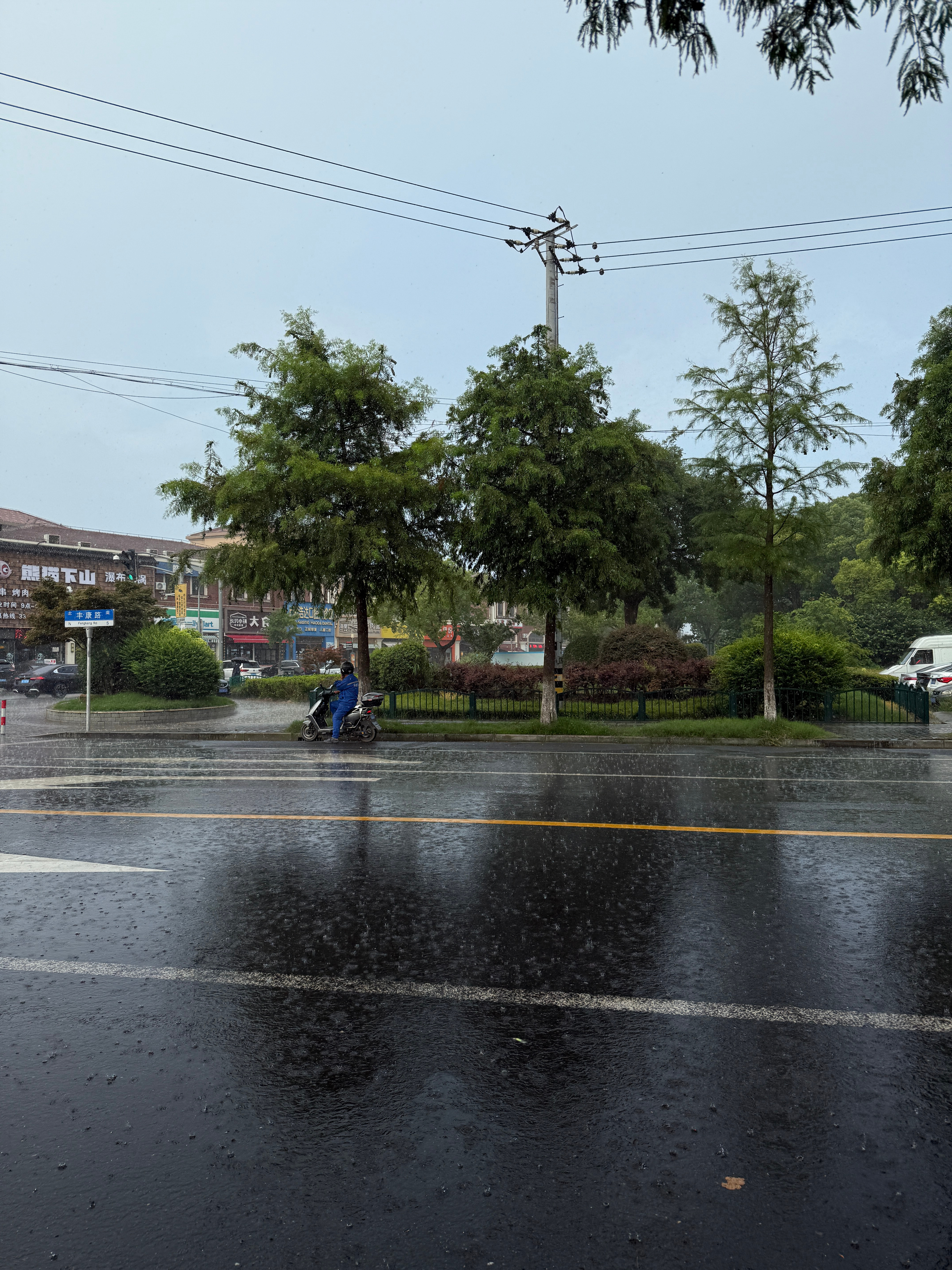 今天淋了两场雨～ 