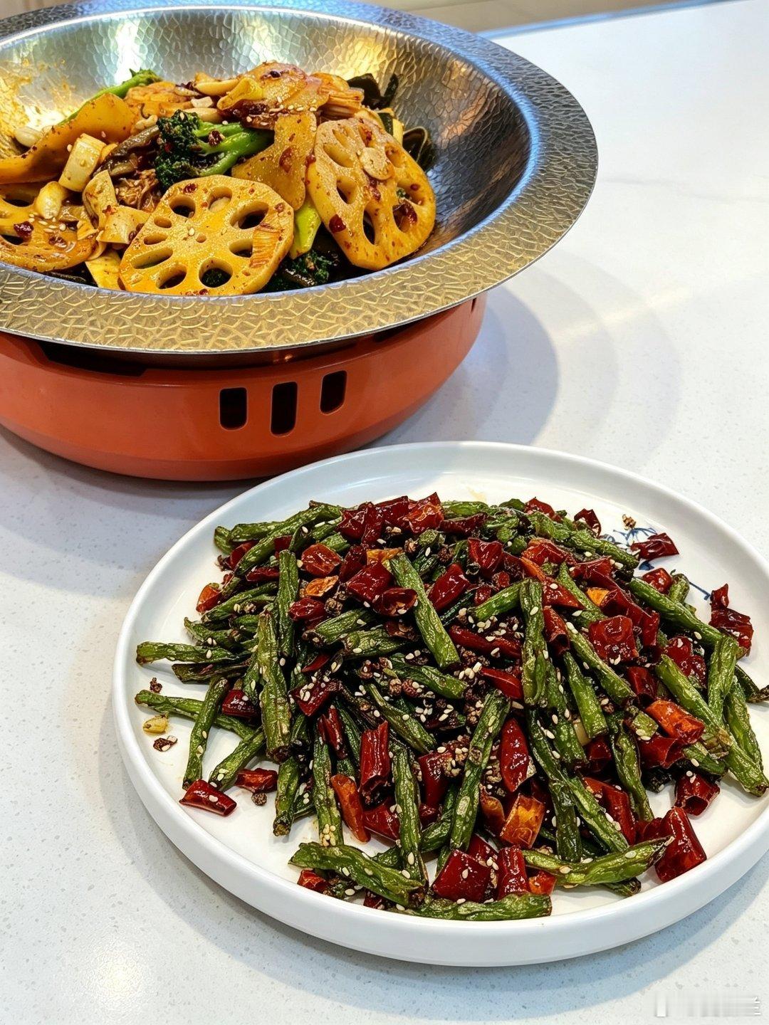 麻辣香锅[超话]上周好像有人和我约定什么，但是周六下大雨，没去[二哈]夏伽兰的美