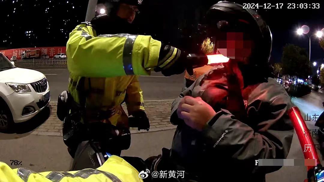 【#哥哥酒驾被查报弟弟身份证# 】12月17日23时03分，历下区大队民警在化纤