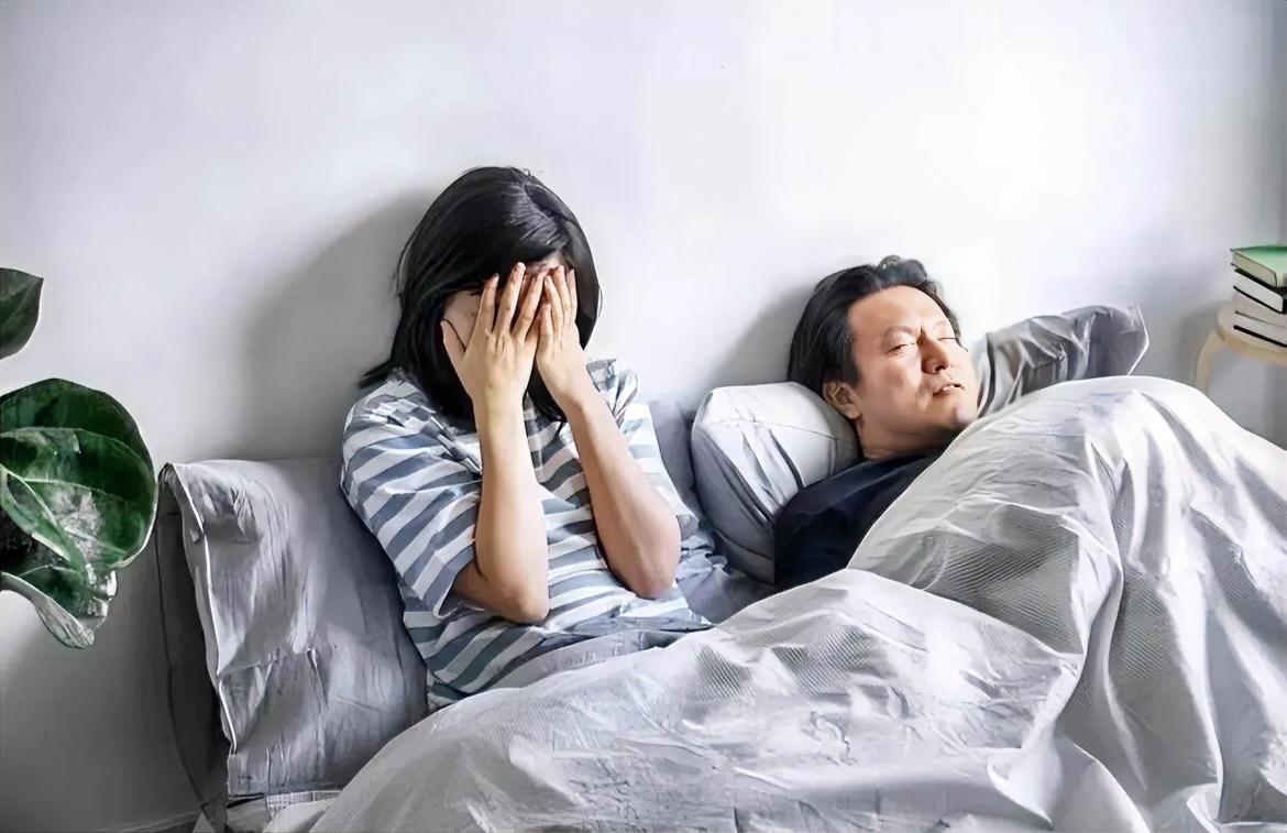 很多人的夫妻生活是怎么死的？

都是被憋在肚子里烂在心里的怨恨一点点拖死的。我们