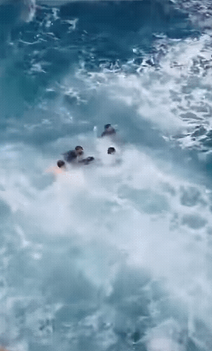 每一个下去救人的我都崇拜，为救人的勇士们点赞！[赞][玫瑰][祈祷]