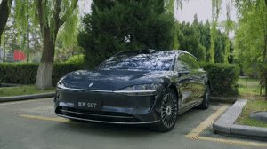 当你的车听得懂人话作为鸿蒙智行首款旅行车，享界S9T的产品力真的很全面。续航、空