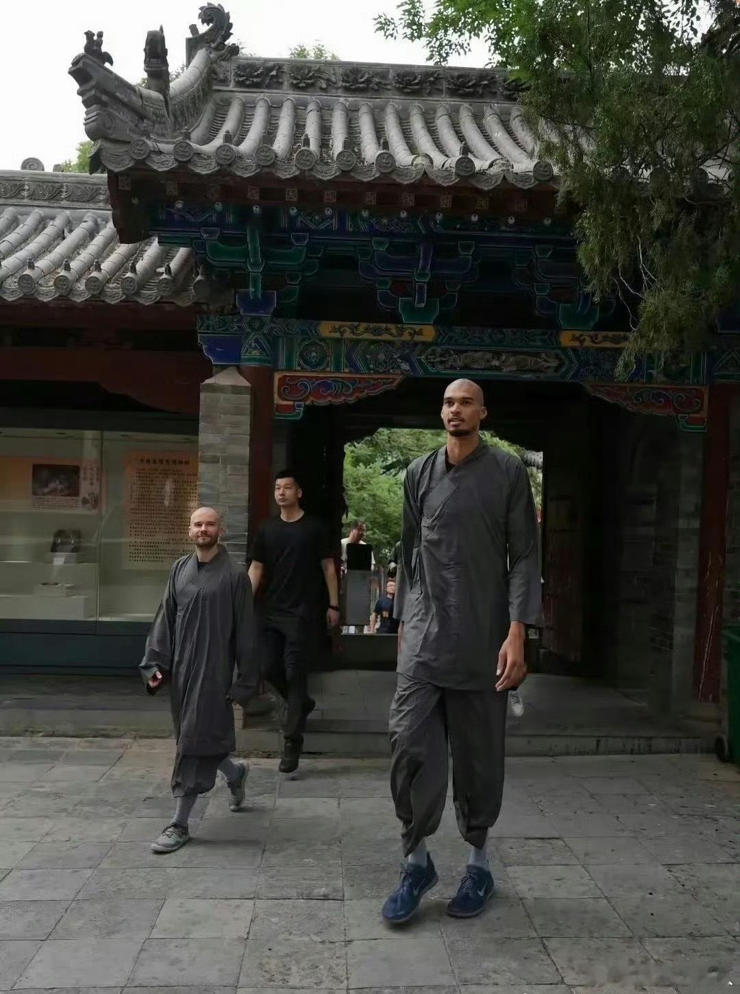 马刺4比3雷霆如果不是因为对手是雷霆，马刺大概率没有这么多人支持。今天这一战运势