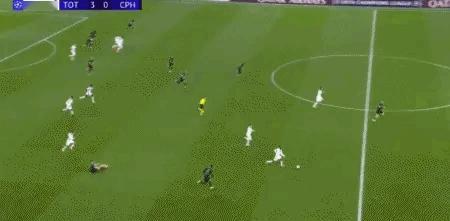 欧冠联赛阶段第4轮 热刺4:0哥本哈根帕利尼亚一射一传 ​​​