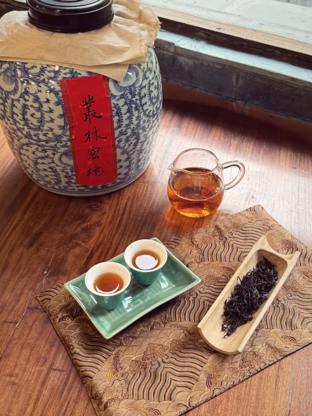 茶道  【岁月如茶，母爱如香】丛林秘境沏开，是山野的花香、蜜香、果香。茶汤很甜，