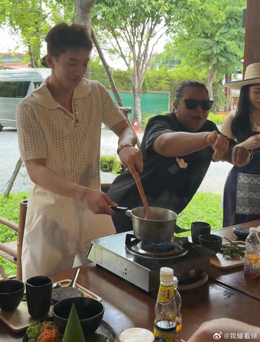 休赛期小将杨溢和女友来到泰国度假，享受甜蜜二人时光！ 