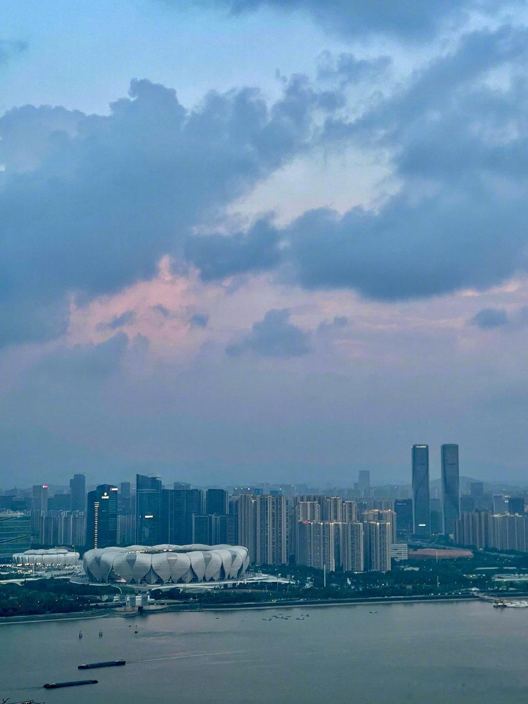 王源说隔空看到大莲花了王源从大莲花发出的微博 王源 ​​​