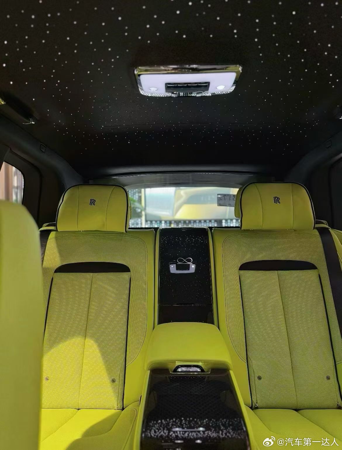 真正的奢华，从不是妥协，而是为少数人定制的独一份从容。这台 BB版4座库里南，2