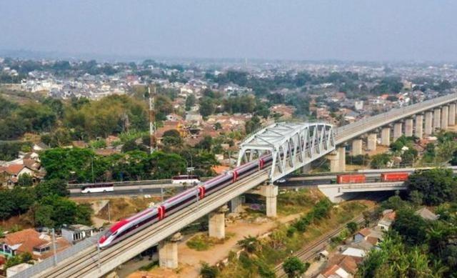 越南要砸锅卖铁造高铁！越南民众：不用砸锅卖铁，如果我们是中国的一个省早就通高铁了