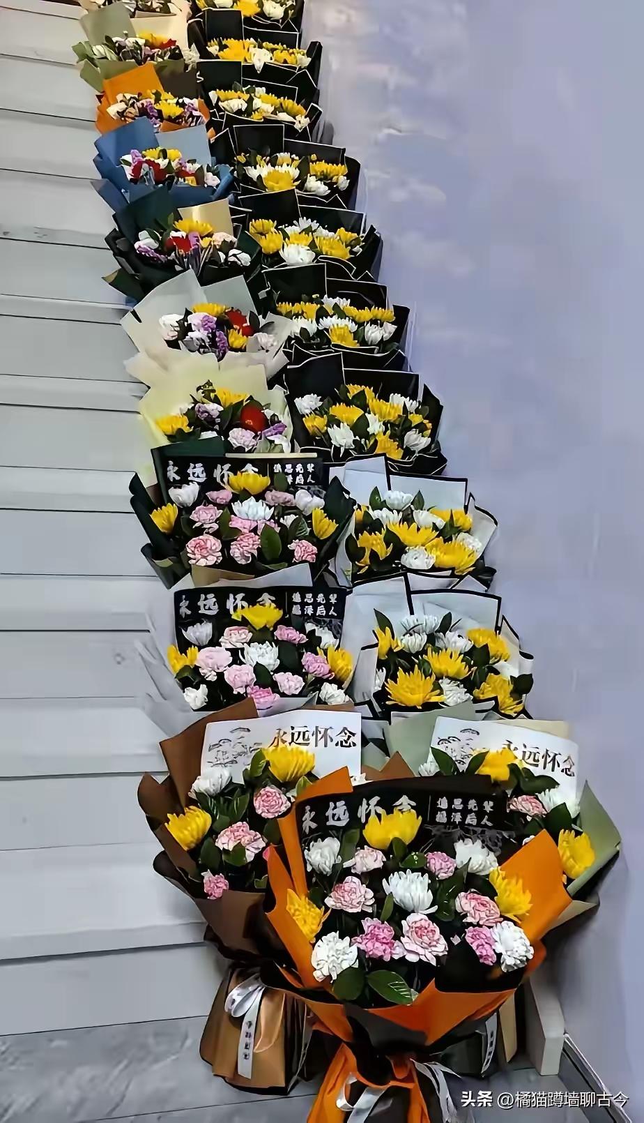 当全网都在悼念这位苏州老人时，我才懂什么叫“民心就是丰碑”。
 
庙堂或许空荡，