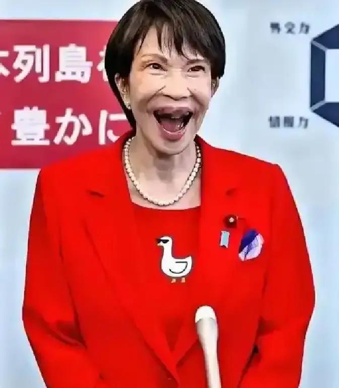 猖狂、短视、无知、短命的高市早苗，一点也不假。说她狂，一上台就踏破中国的台海红线