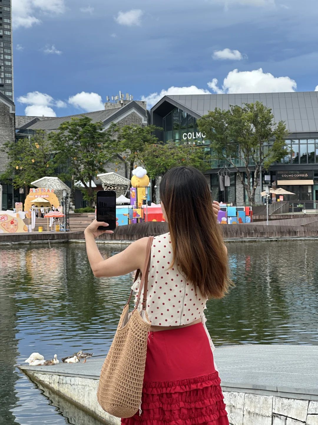 暂时逃离平淡日常，奔赴游乐园找寻快乐