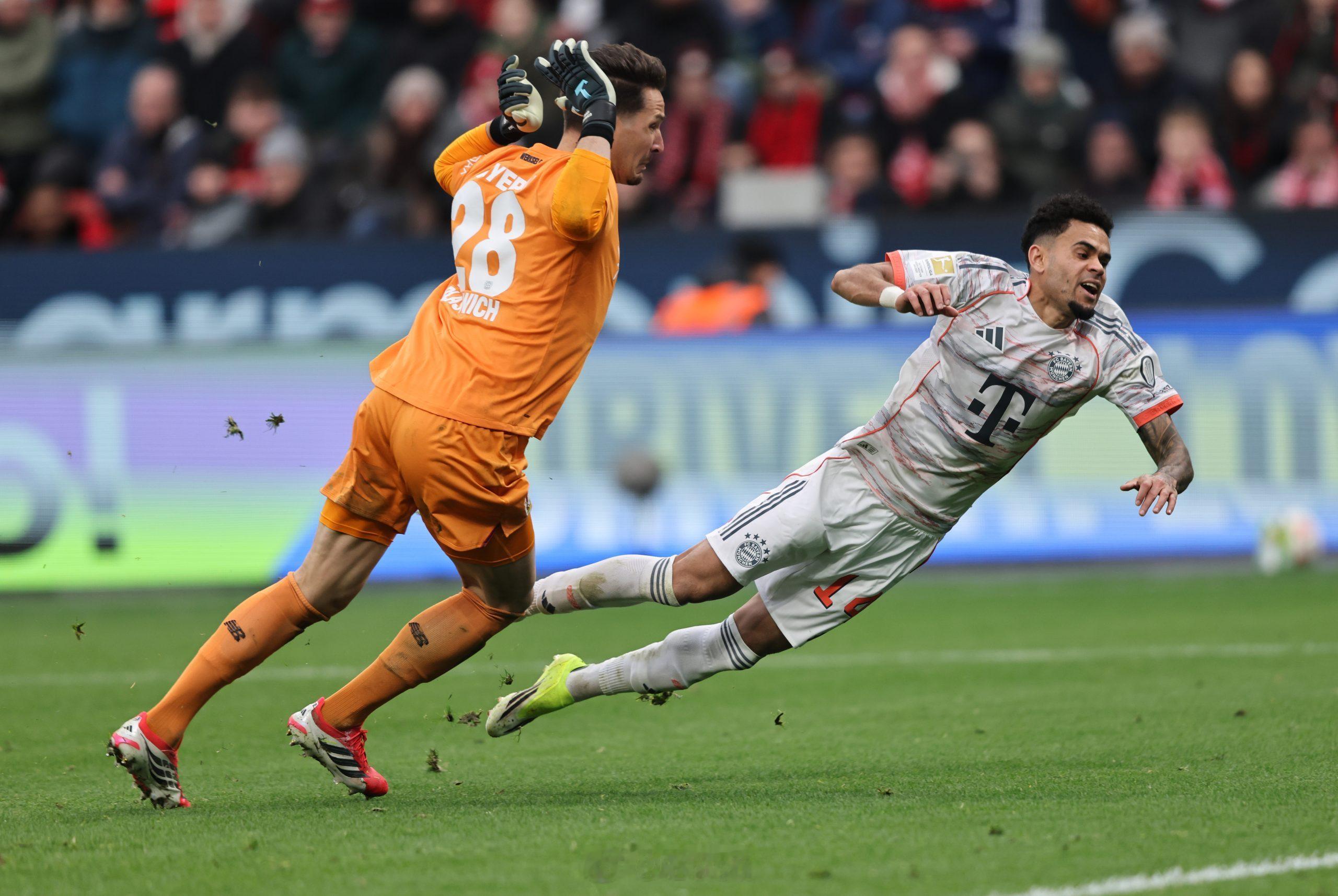 尽管主裁判丁格特“认错”（其实他接受采访的原话是“两黄一红过严”，并没有说是“错