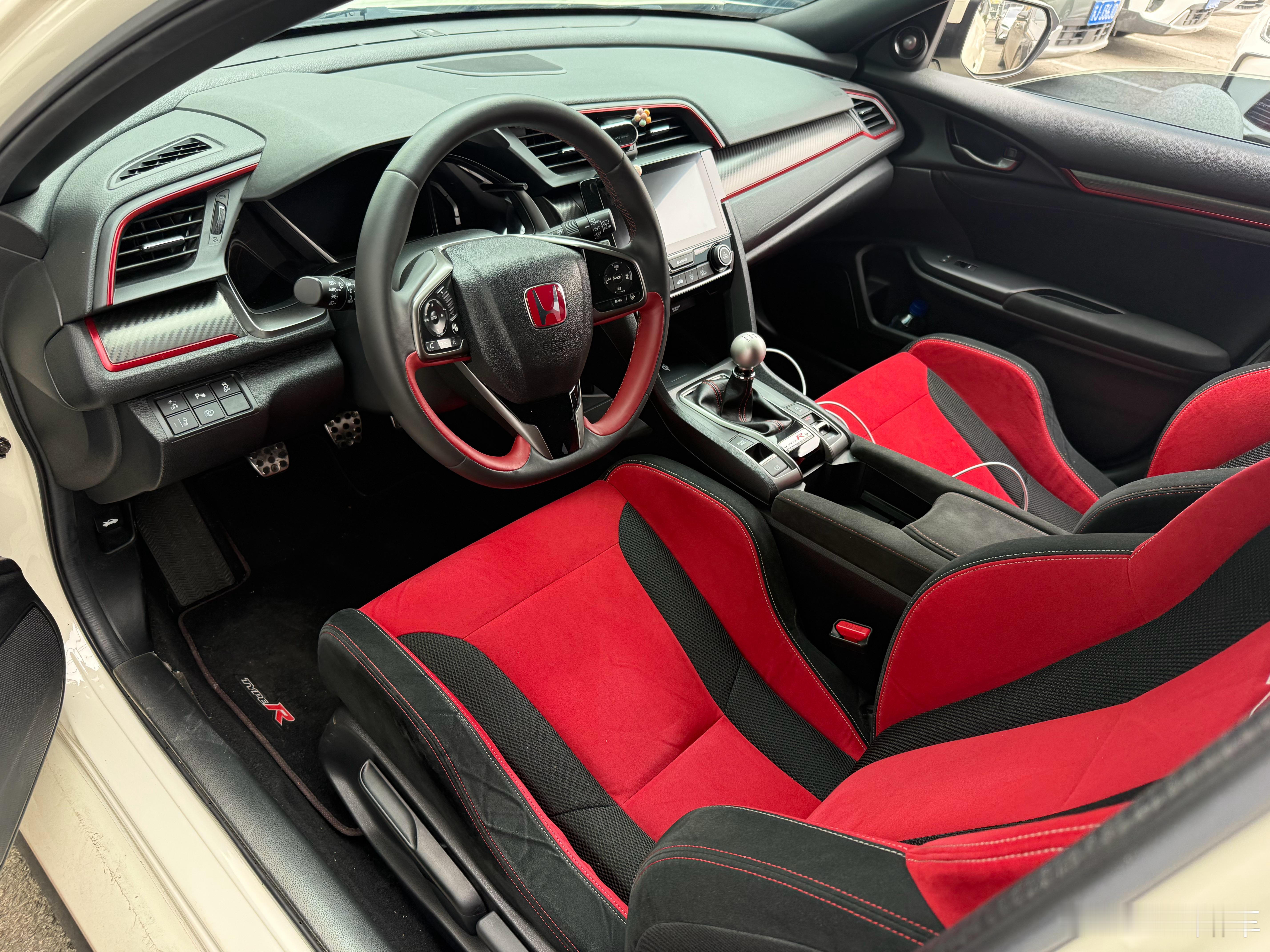 这车真板正我兄弟拿着自用了，1.9万公里，原漆带车衣外商自带手续，结果那个外商失