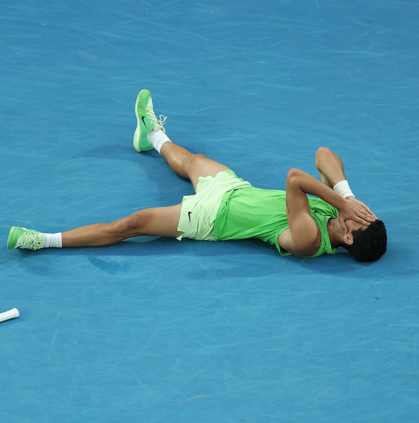 2026年澳网男单半决赛阿尔卡拉斯历经近5个半小时的鏖战击败兹维列夫，首次闯入澳