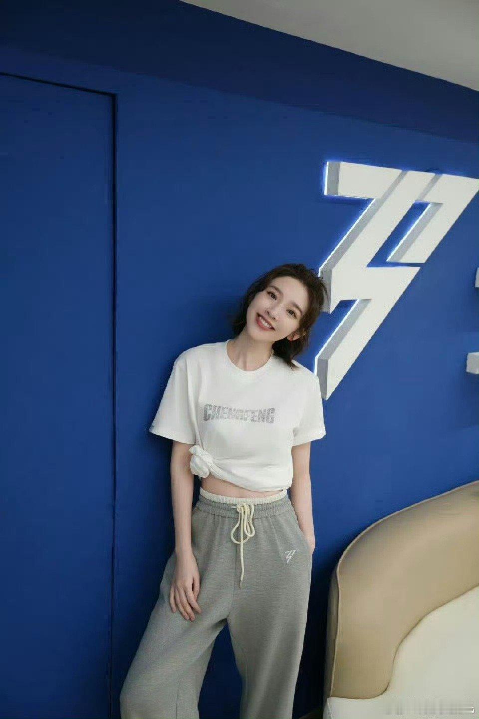 每一次互动都戳心，李小冉唐艺昕用心收集舞台与生活的感动🎤李小冉唐艺昕收集感动乘