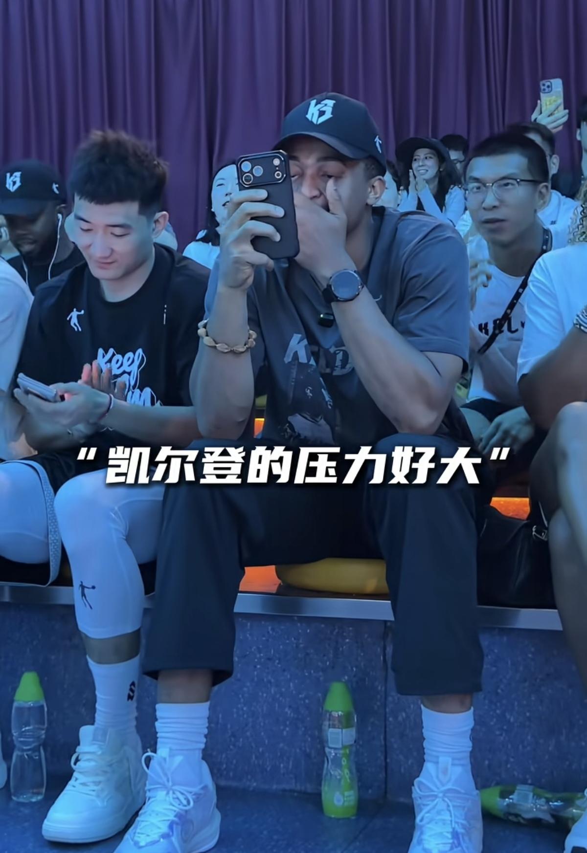 马刺球员凯尔登，约翰逊等人，组团来到少林寺学习中国功夫，孙铭徽全程陪同。我觉得所