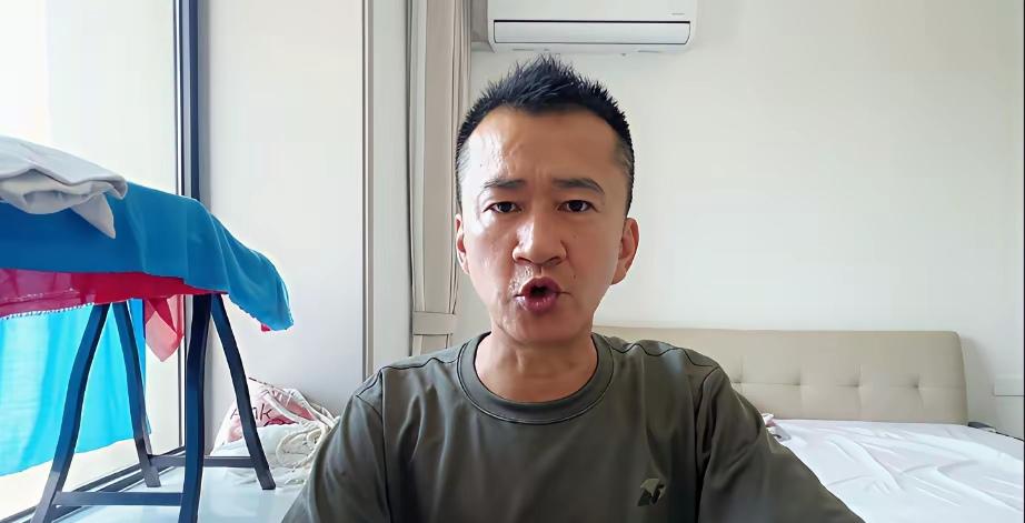 有些人蹭热度那是蹭的过火了。
演员李嘉明在看过周星驰的新剧后，也是对电影做起了评