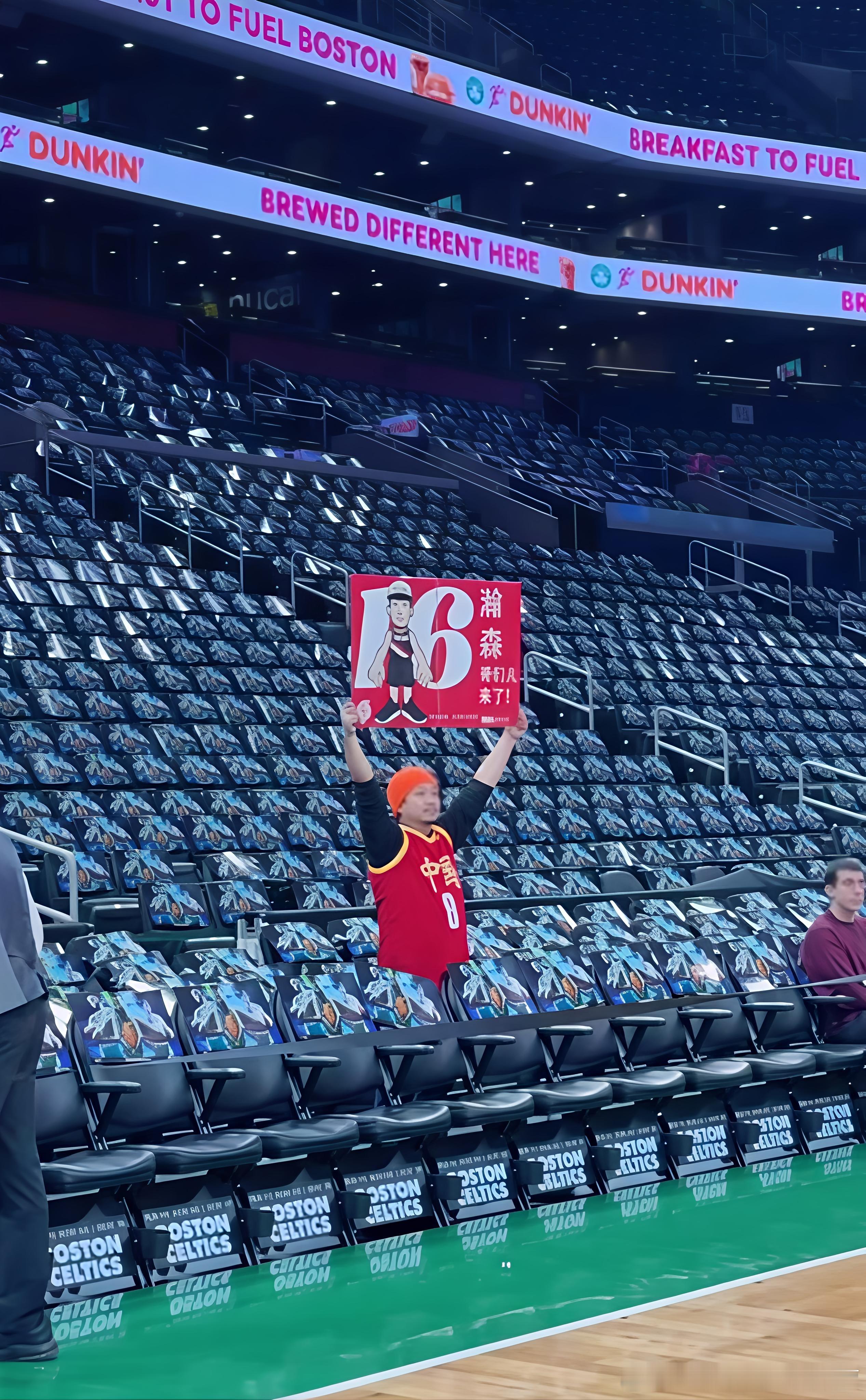 杨瀚森入选新秀挑战赛 恭喜小杨入选NBA全明星新秀赛！！！就在今晨，NBA官方公