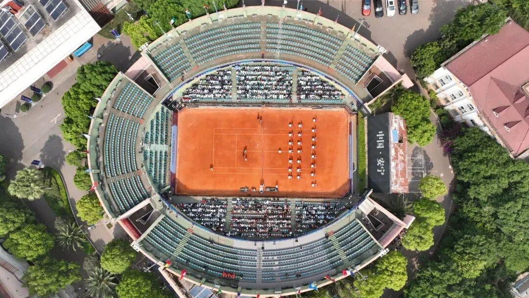 ，于安宁温泉半岛红土中心开赛。赛事为期两周，含ITF女子与男子巡回赛，全球高手齐