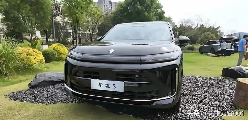 随着华境S正式开启预售，上汽通用五菱已在全国131个城市同步启用158家体验中心