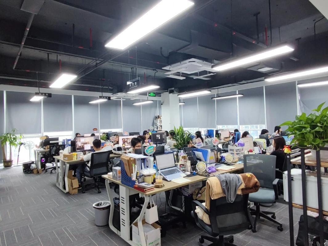 儿子大学毕业，工作也有两年了，工资从来都不给家里，在家里白吃白住。想问问大家，如