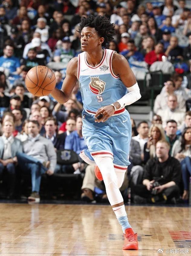 福克斯采访发声 NBA团队篮球面对外界对自身低迷数据的质疑，福克斯正面回应：出手