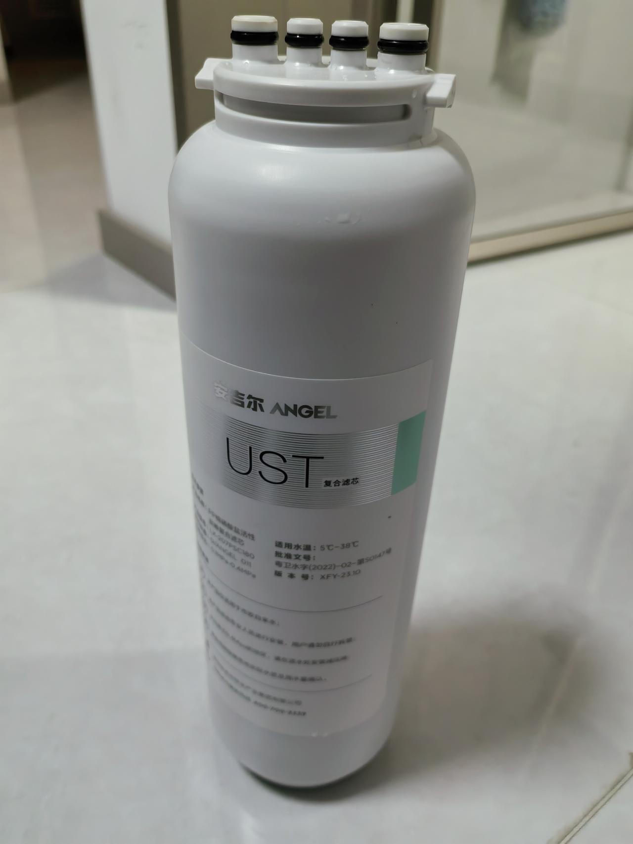 今天安吉尔售后电话，需要检测净水器。
      师傅态度很好，穿上鞋套，放了三