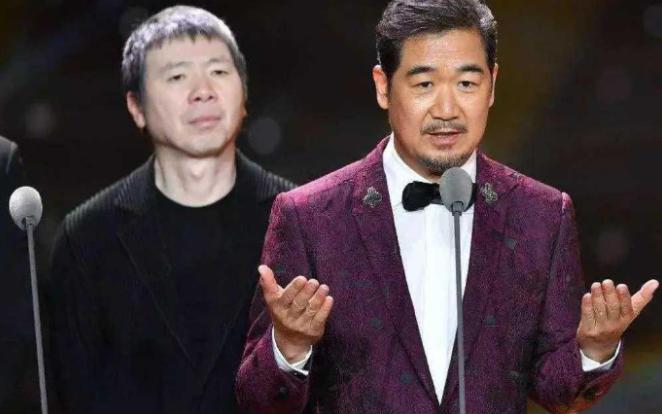 2015年，冯小刚张国立提议使用繁体字代替简体字，此话一出，易中天反问道：“亂竈