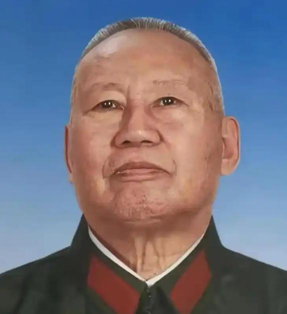 1978年，原空军副司令张积慧被撤职，被关了两年后，转业的他，到成都420厂当副