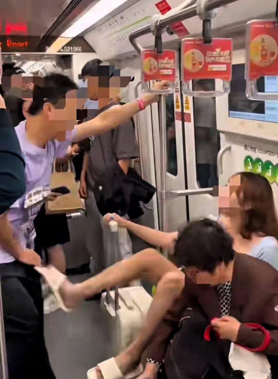上海地铁踢裆事件，让我们看到“原来当我没有道德时，对方的魔法就伤不到我。” “我