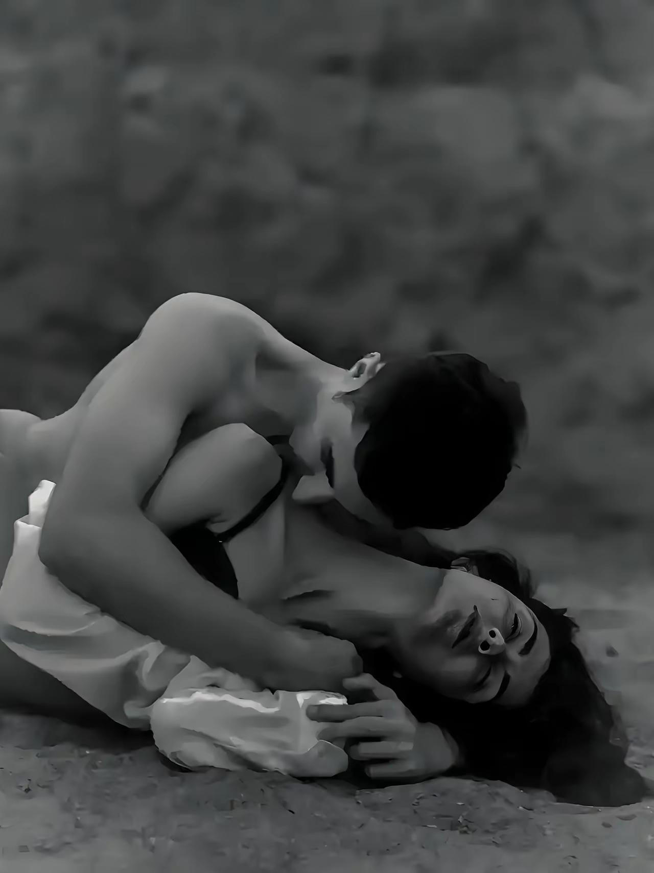 山坡羊·男女情态
好色修养，
分寸难量，
把握失当成流荡。
韵中藏，趣中彰，
君