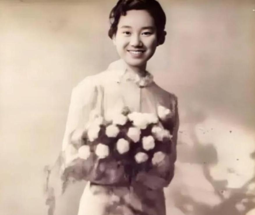 1941年，朱凡被俘，日军见寻常酷刑没用，就把她带到湖边，将她的双腿分别绑在两艘