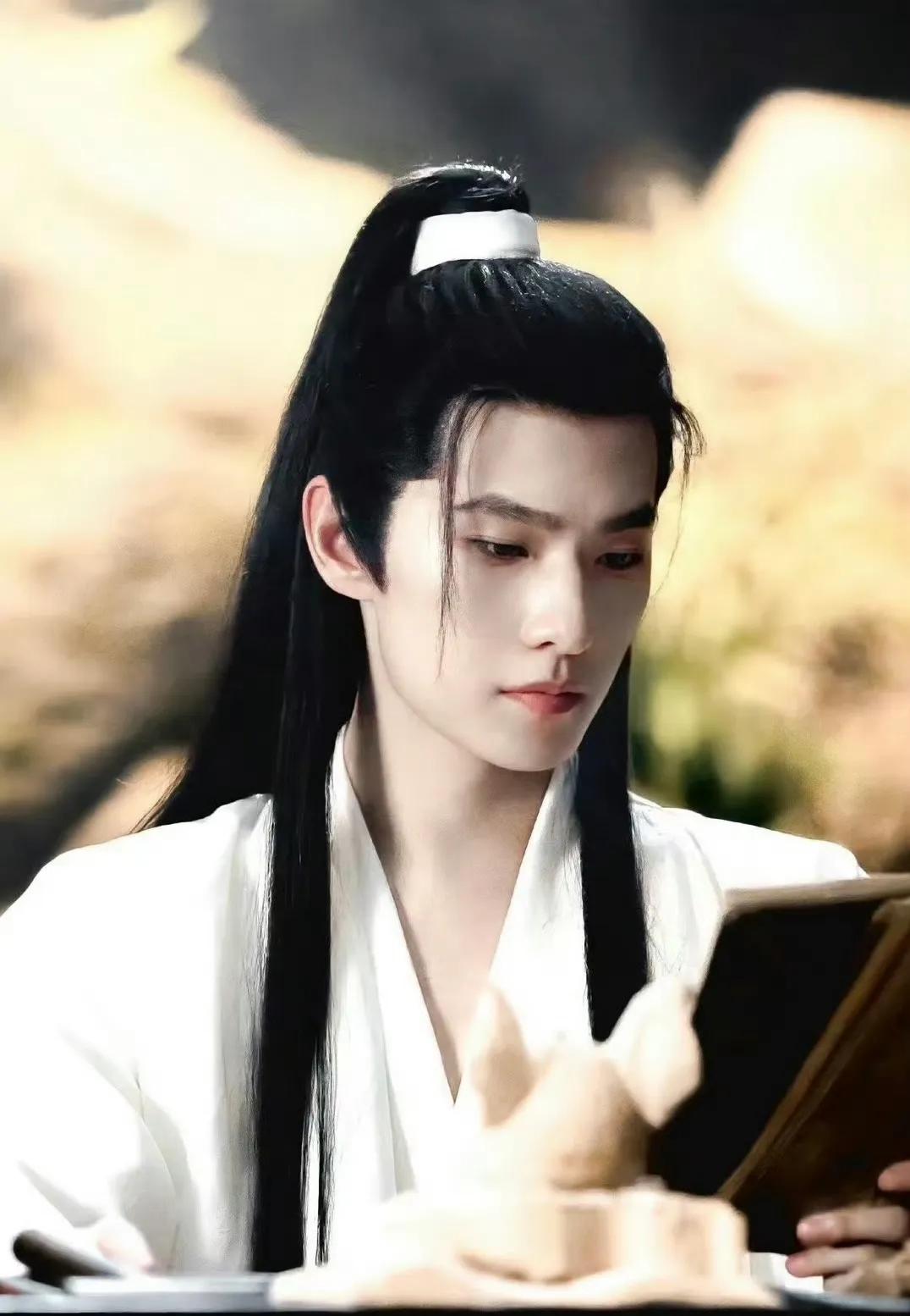 都说《凡人修仙传》好看，🉑播放量上不去是怎么回事？

从开播就一直被《利剑玫瑰