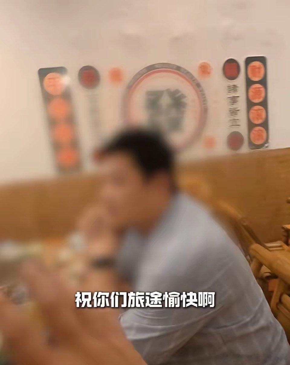 惯犯！白嫖火锅事件：四人一行自称白天没吃饭，花了几千块的机票到广东吃火锅，但味道