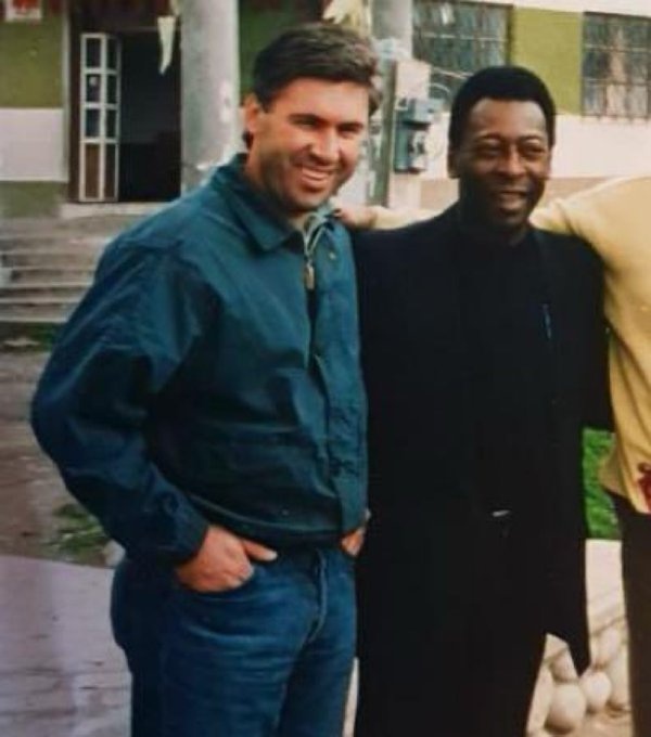 卡洛·安切洛蒂和贝利，1993年。FIFA更新男足世界排名