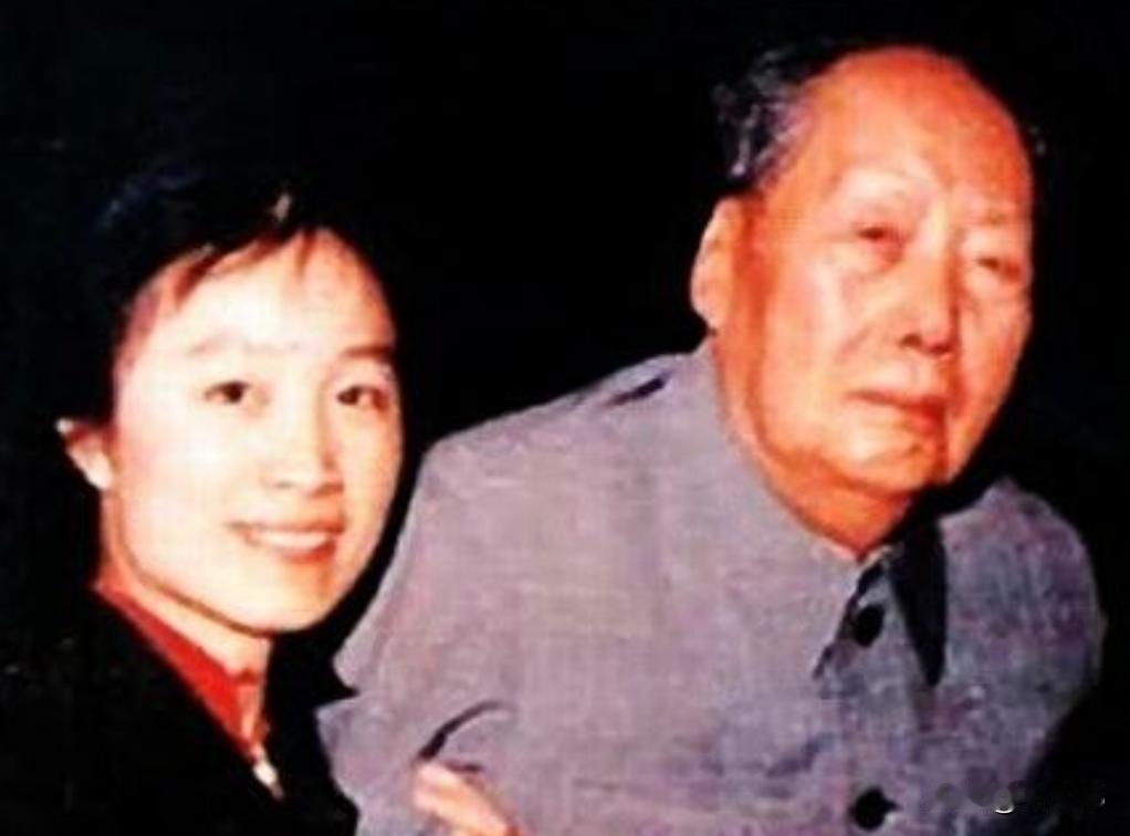 1976年，东北吉林降落了罕见的陨石雨，毛主席对小护士孟锦云说：“天上掉下大石头