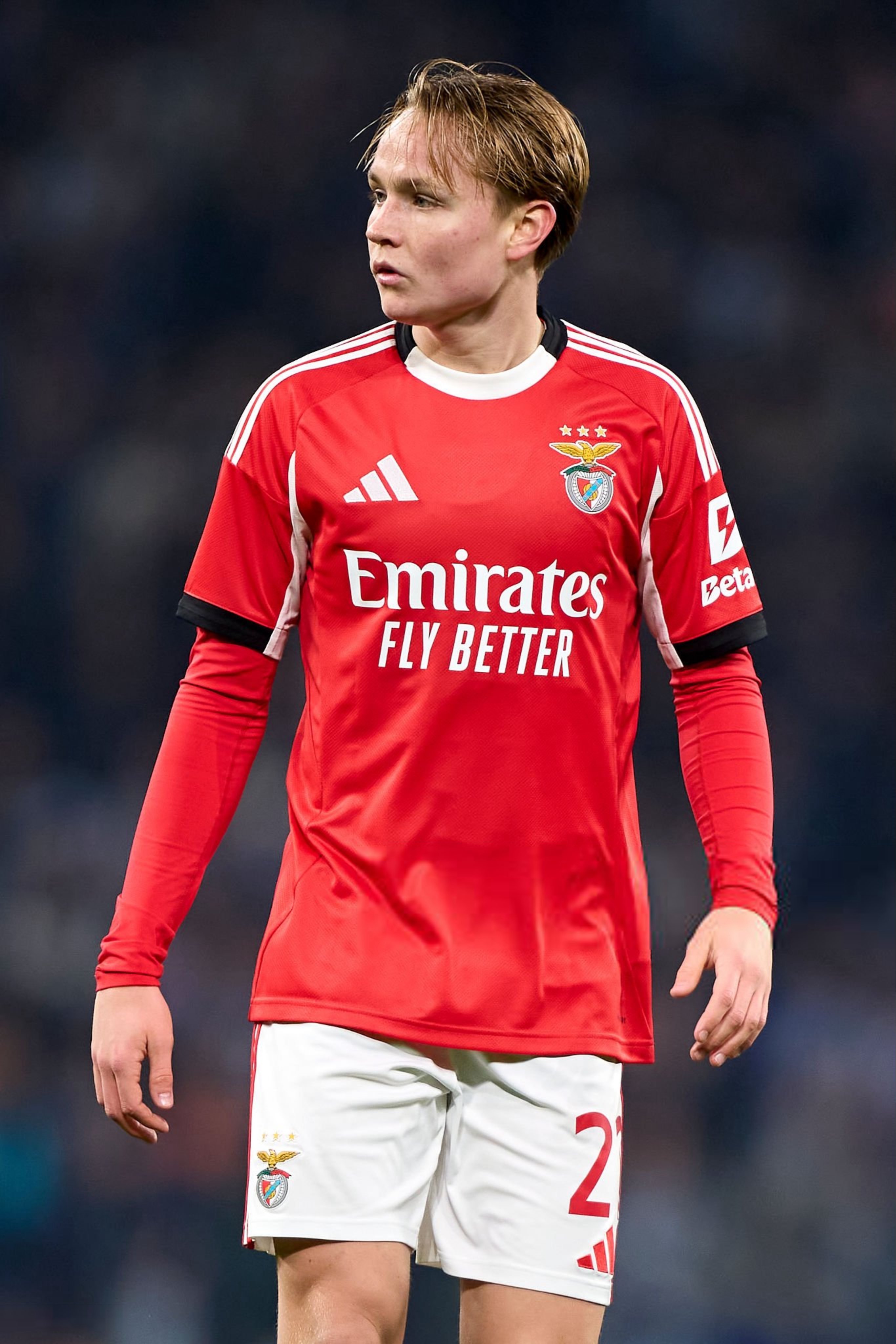 每体：俱乐部正在寻找比拉什福德更年轻的左边锋；目前的选择有：安德烈亚斯·希尔德鲁