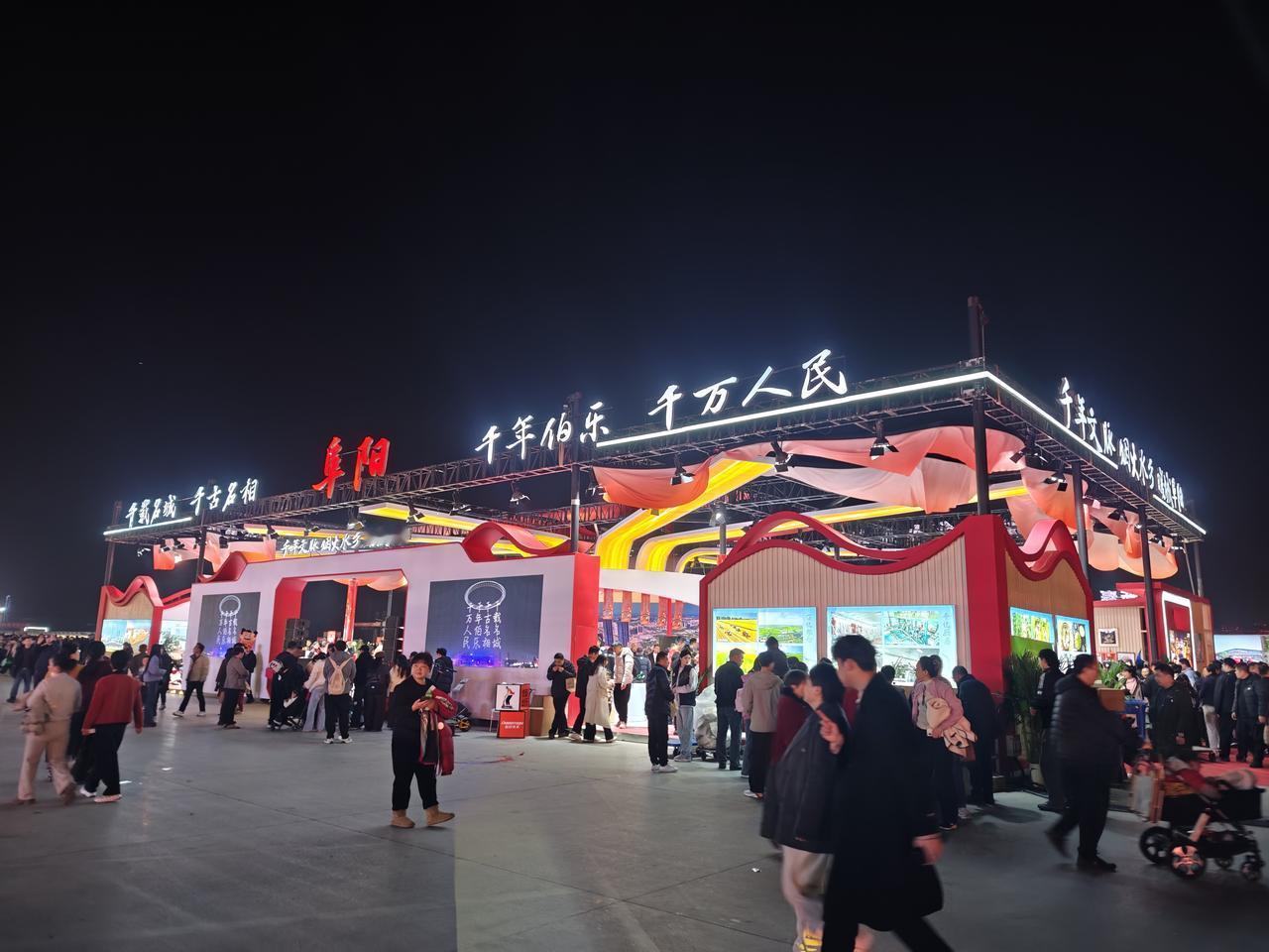 幸福的十个标准：
1、父母健康
2、有退休金
3、房车全款
4、手握存款
5、孩