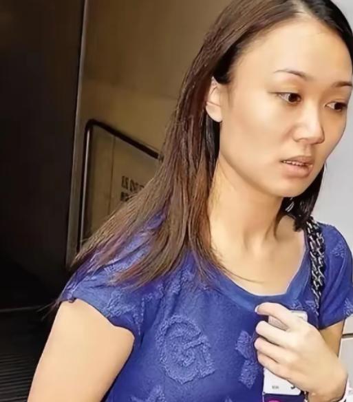给85岁赌王擦了645天屎尿，换来2亿分手费，她却转身嫁给了月薪2万的初恋，郑咏