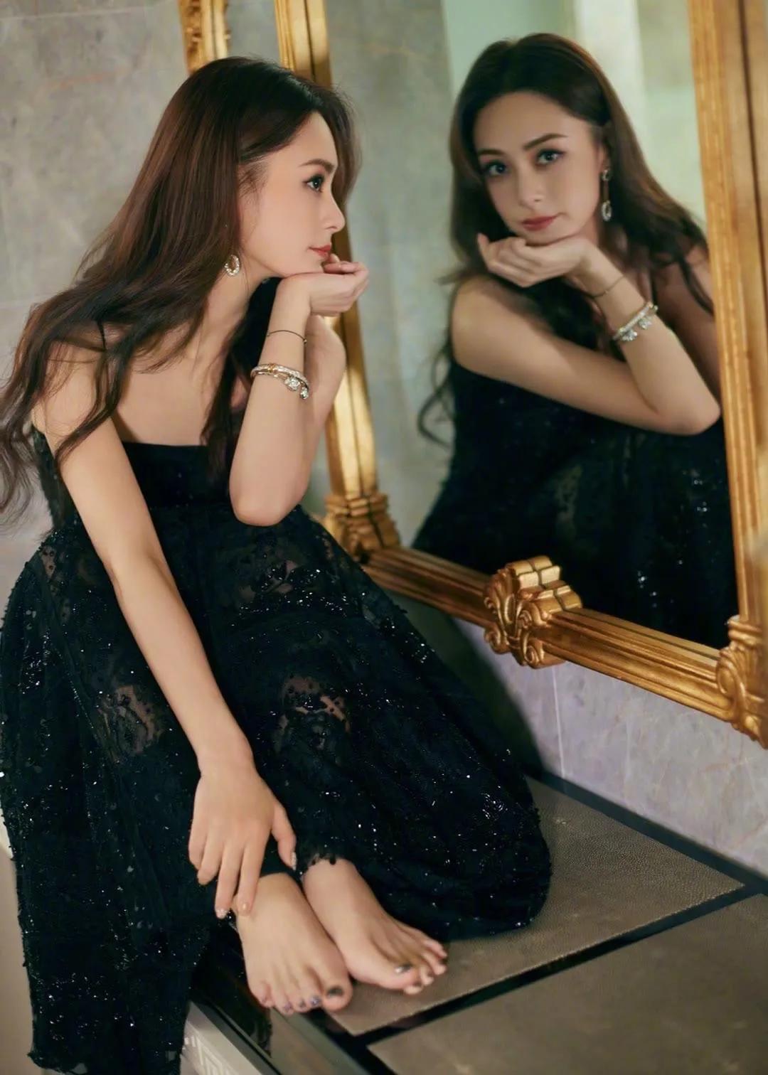 她被称为“双面玉女”