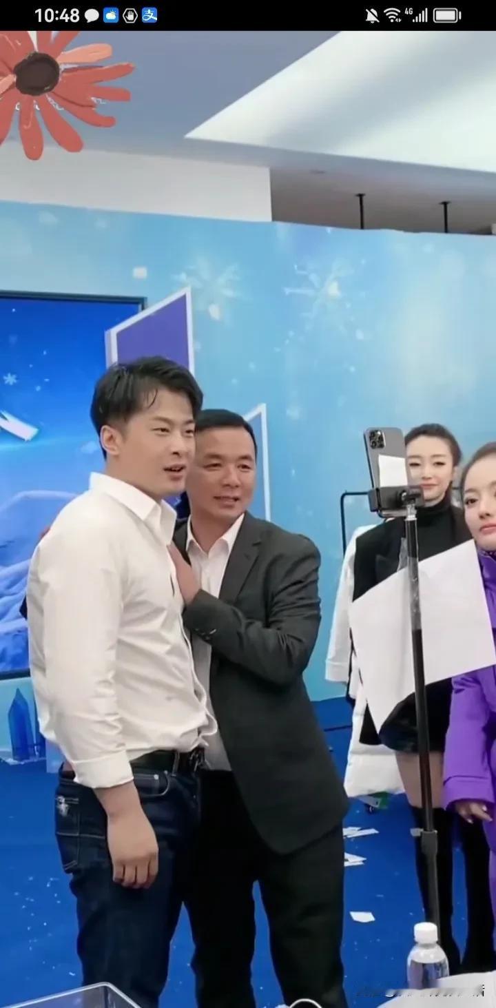 辛巴宣布退出直播。
主要是身体原因，没有办法承受高强度的工作。所以直播账号由妻子